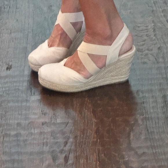 Coutgo Cream Wedge Shoe-Size 9.5 - Picture 2 of 8
